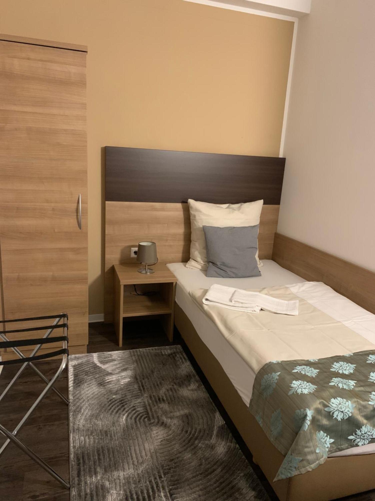 Hotel Pizzeria Gästezimmer Da Beni Kochersteinsfeld