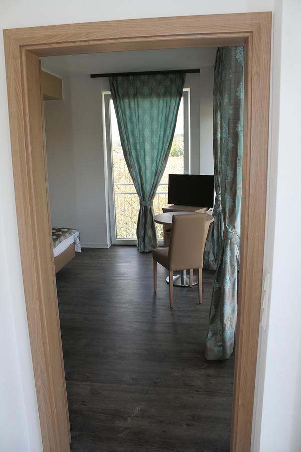 Pizzeria Gästezimmer Da Beni Hotel Kochersteinsfeld